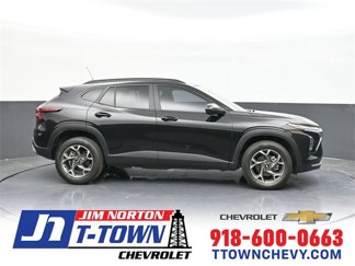 Used 2024 Chevrolet Trax LT w/ Driver Confidence Package image 1