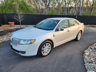 Used 2010 Lincoln MKZ image 1