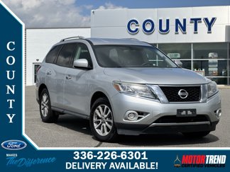 Used 2016 Nissan Pathfinder S image 1