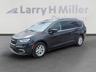 Used 2022 Chrysler Pacifica Touring-L image 1