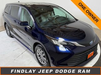 Used 2021 Toyota Sienna LE image 1