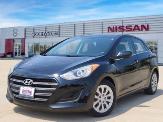 Used 2017 Hyundai Elantra GT image 1