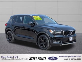 Used 2019 Volvo XC40 T5 Momentum image 1