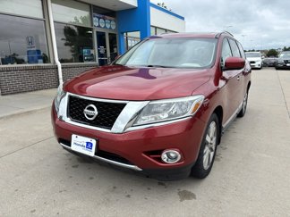 Used 2016 Nissan Pathfinder Platinum image 1