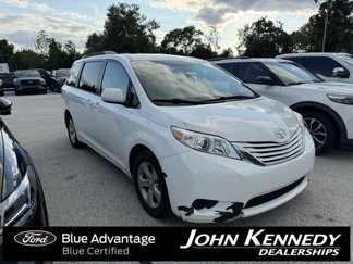 Used 2017 Toyota Sienna LE image 1
