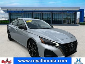 Used 2023 Nissan Altima 2.5 SR image 1