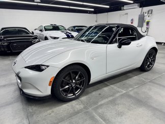 Used 2017 MAZDA MX-5 Miata Club image 1