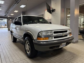 Used 2000 Chevrolet Blazer LT w/ LT Preferred Equipment Group image 1