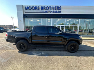 Used 2016 Toyota Tacoma Limited image 1