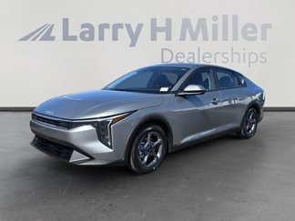 Used 2025 Kia K4 LXS image 1