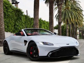 Used 2021 Aston Martin V8 Vantage Roadster image 1