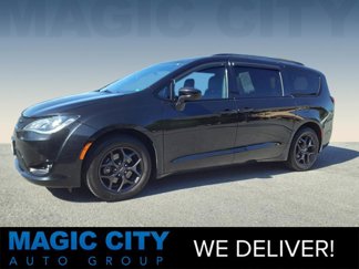 Used 2020 Chrysler Pacifica Touring-L Plus w/ S Appearance Package image 1