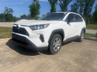Used 2020 Toyota RAV4 LE image 1