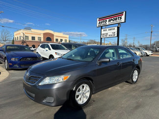 Used 2011 Toyota Camry LE image 1