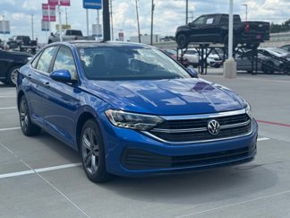 Used 2024 Volkswagen Jetta SE image 1