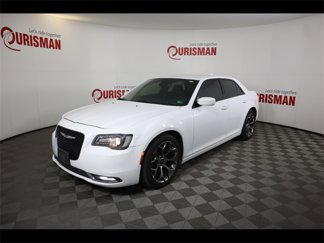 Used 2017 Chrysler 300 S image 1