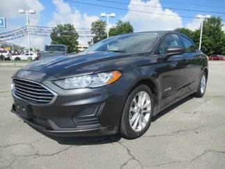 Used 2019 Ford Fusion SE image 1