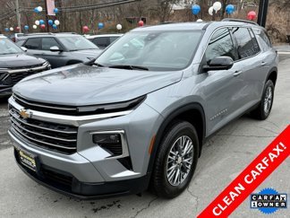 Used 2024 Chevrolet Traverse LT image 1