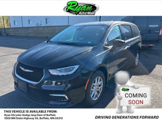 Used 2023 Chrysler Pacifica Touring-L image 1
