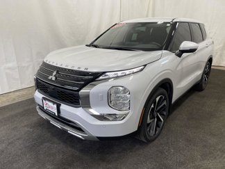Used 2022 Mitsubishi Outlander SE image 1