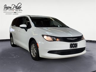 Used 2022 Chrysler Voyager LX image 1