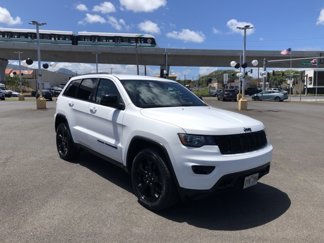 Used 2019 Jeep Grand Cherokee Laredo image 1