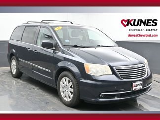 Used 2014 Chrysler Town & Country Touring image 1