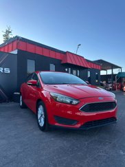 Used 2015 Ford Focus SE image 1