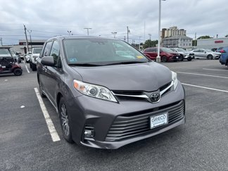 Used 2016 Toyota Sienna XLE image 1