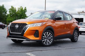 Used 2023 Nissan Kicks SV image 1
