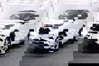 Used 2021 Toyota Highlander LE image 1