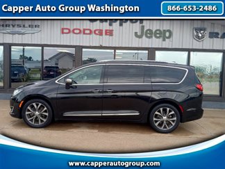 Used 2017 Chrysler Pacifica Limited image 1