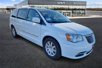 Used 2014 Chrysler Town & Country Touring image 1