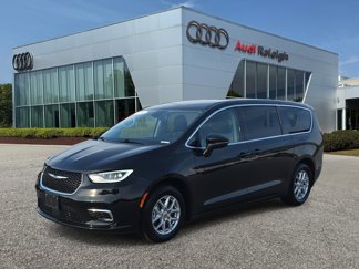 Used 2023 Chrysler Pacifica Touring-L image 1