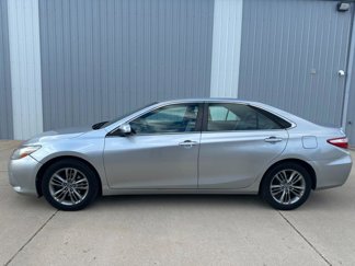 Used 2015 Toyota Camry SE image 1