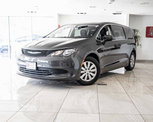 Used 2018 Chrysler Pacifica L image 1