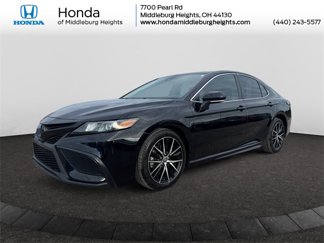 Used 2022 Toyota Camry SE image 1