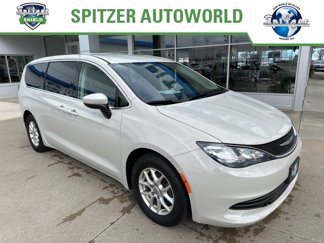 Used 2017 Chrysler Pacifica LX image 1
