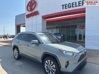 Used 2020 Toyota RAV4 XLE Premium image 1