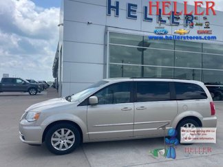 Used 2015 Chrysler Town & Country Touring image 1