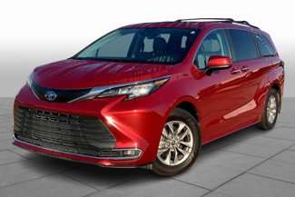 Used 2022 Toyota Sienna XLE image 1