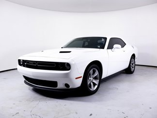 Used 2019 Dodge Challenger SXT image 1