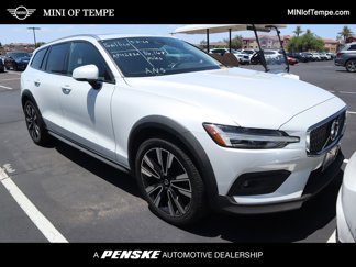 Used 2021 Volvo V60 T5 Cross Country image 1