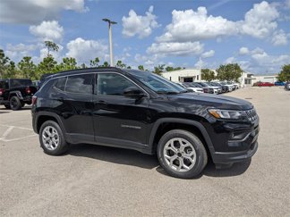New 2025 Jeep Compass Latitude image 1