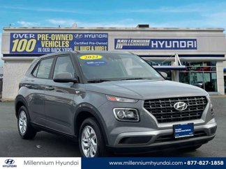 Certified 2022 Hyundai Venue SE image 1
