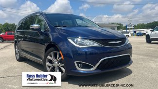 Used 2019 Chrysler Pacifica Limited w/ Tire & Wheel Group image 1