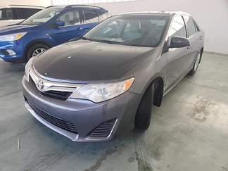 Used 2014 Toyota Camry LE image 1
