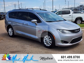 Used 2020 Chrysler Pacifica Touring-L image 1
