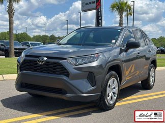 Used 2020 Toyota RAV4 LE image 1
