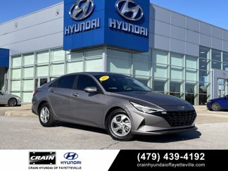 Used 2022 Hyundai Elantra SE image 1